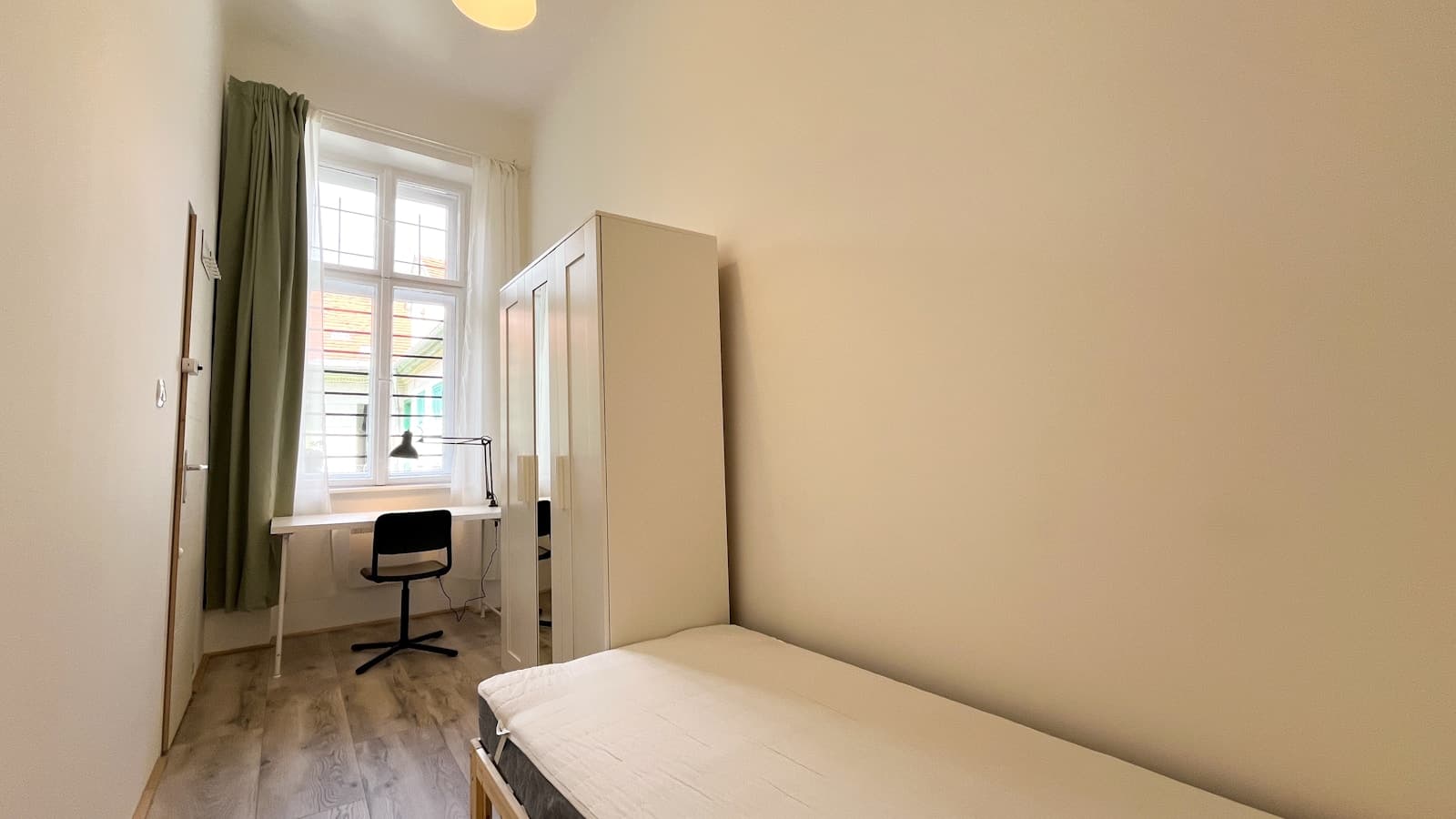 Rottenbiller "B" Room 1 - photo 1