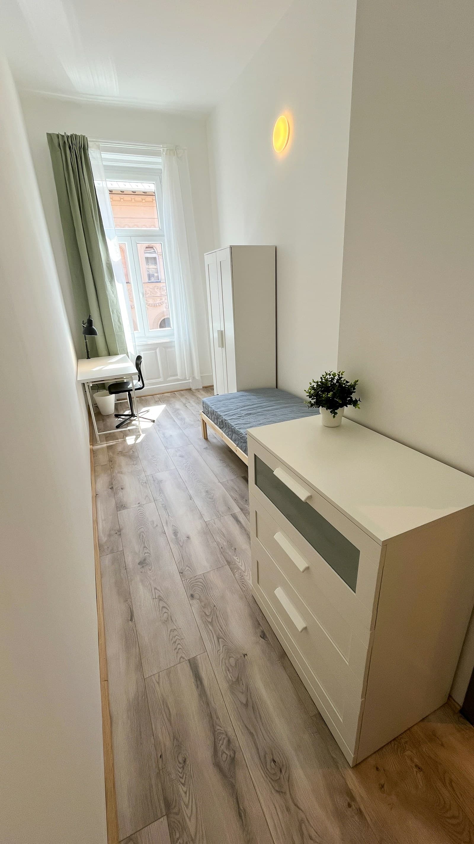 Rottenbiller "B" Room 2 - photo 1