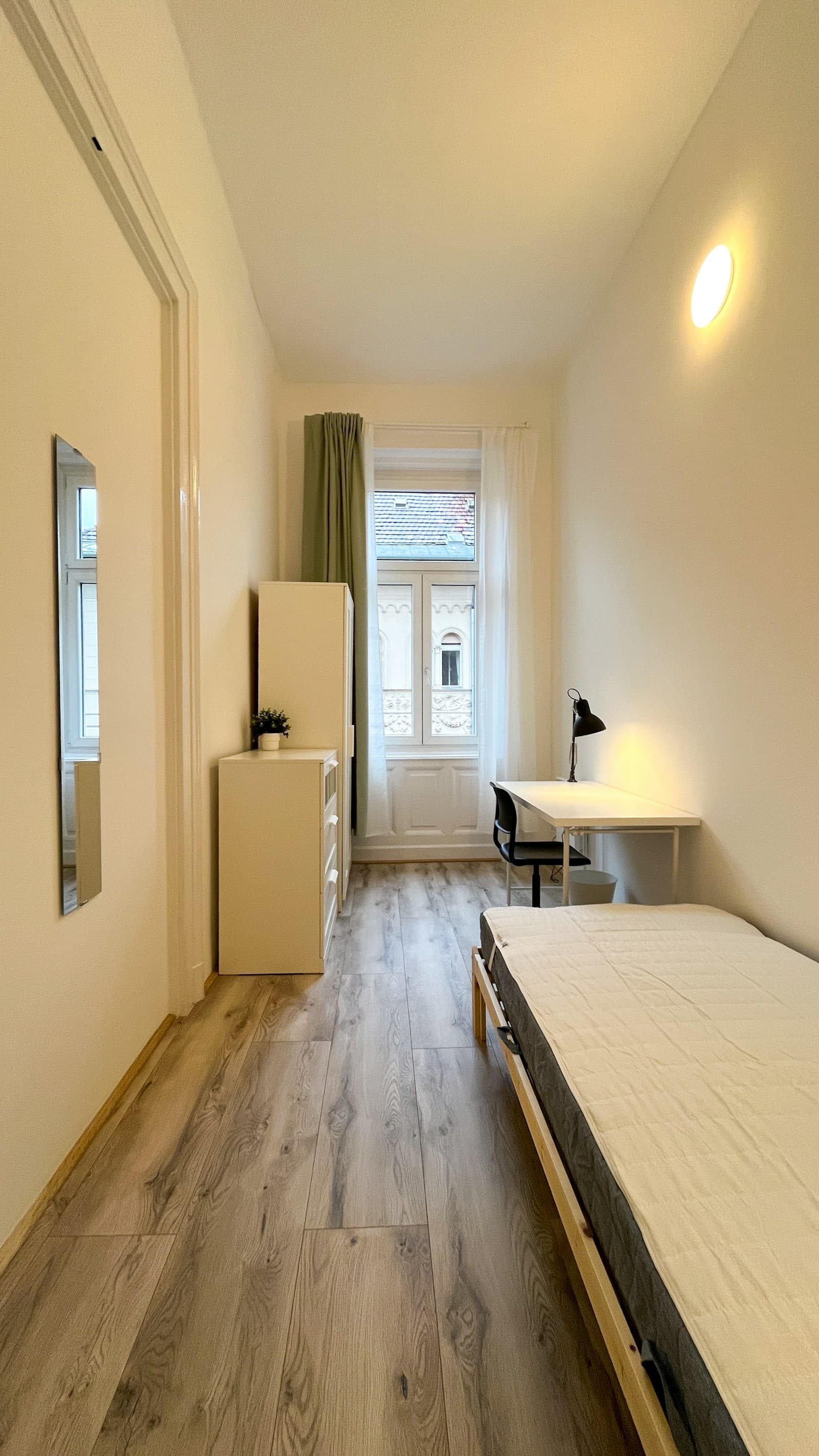 Rottenbiller "B" Room 4 - photo 1