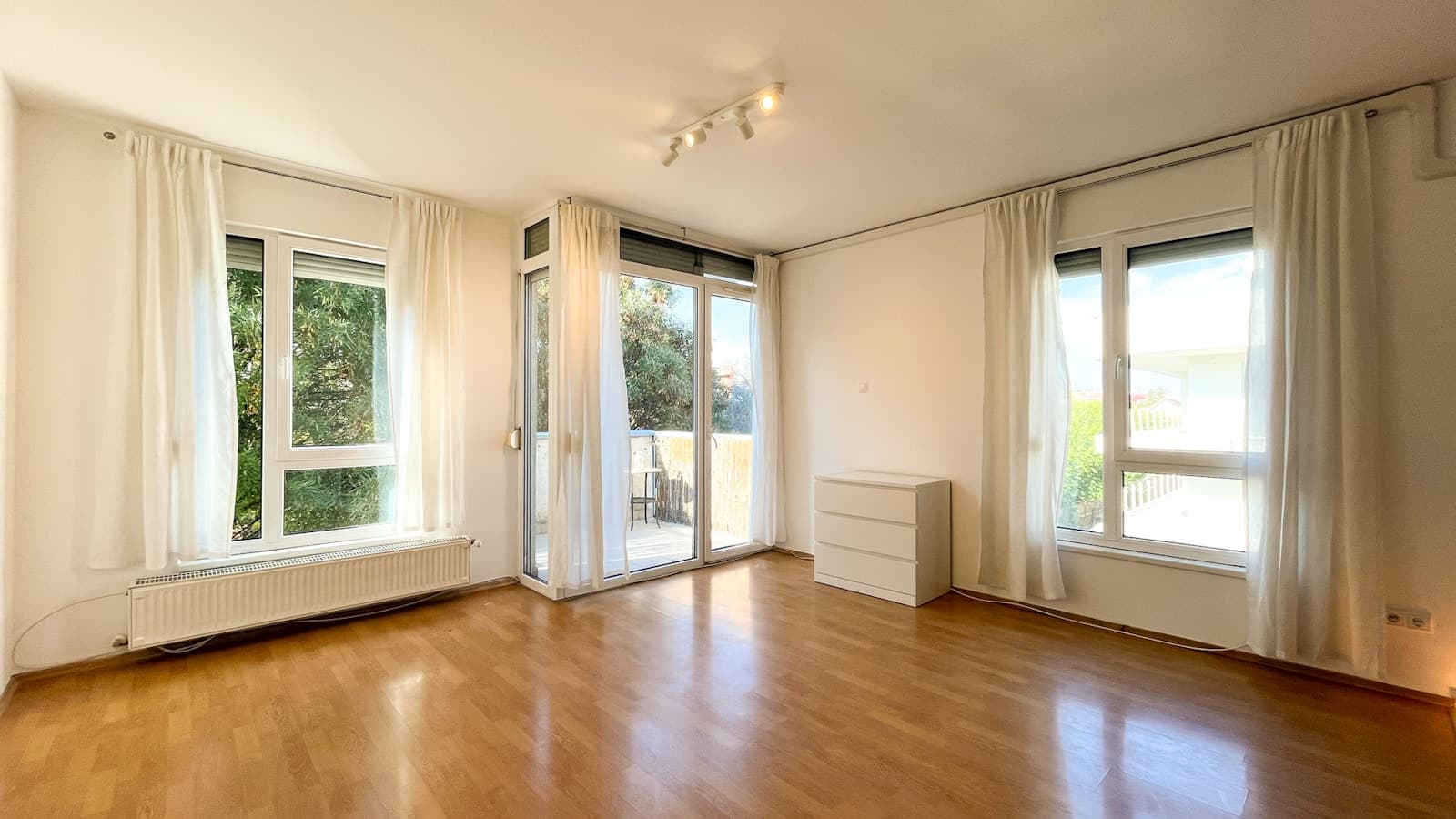 Szuglo shared space 12